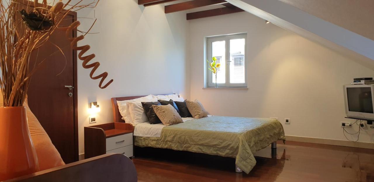 Villa Jade Apartments Front Row Sea View - Walk To Korcula Old Town Medvinjak ภายนอก รูปภาพ