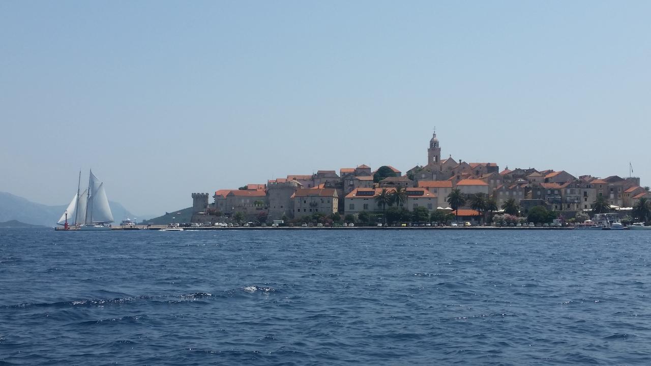 Villa Jade Apartments Front Row Sea View - Walk To Korcula Old Town Medvinjak ภายนอก รูปภาพ
