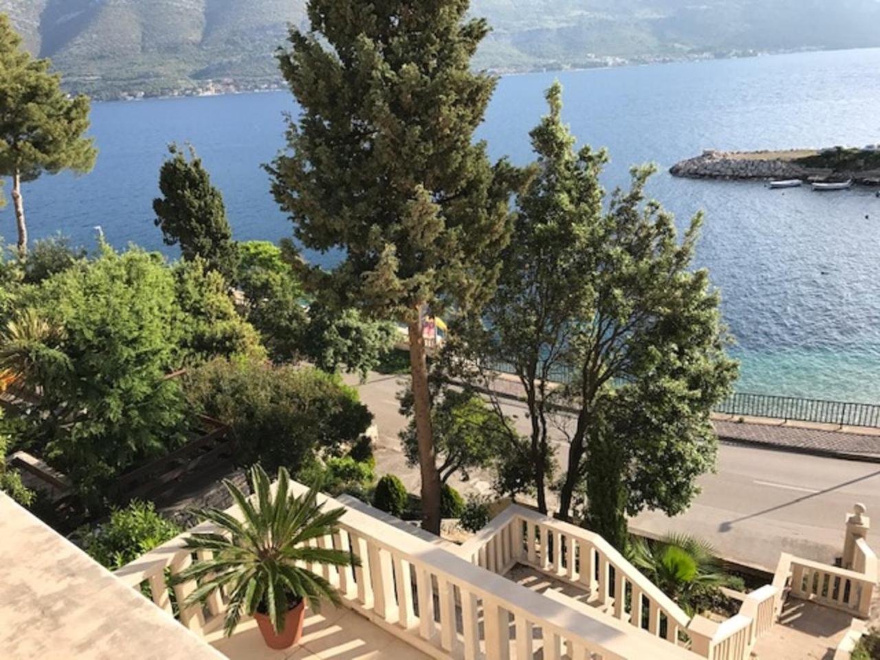 Villa Jade Apartments Front Row Sea View - Walk To Korcula Old Town Medvinjak ภายนอก รูปภาพ